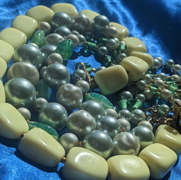 Two Vintage Necklaces Trifari  & Japan - Picture 5 of 10